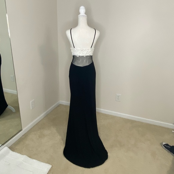 Dave and Johnny Black long dress with sheer panel - Picture 3 of 12